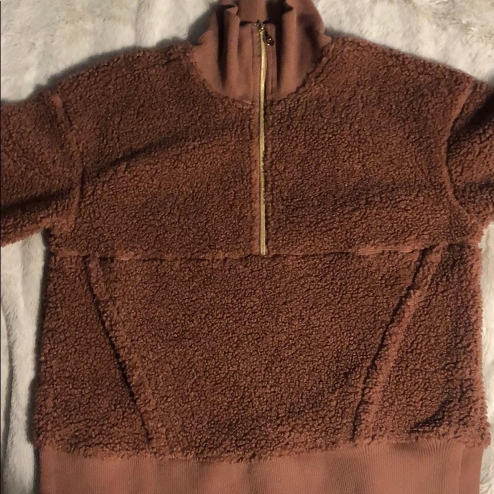 Rose warm fleece sweatshirt. Worn once!